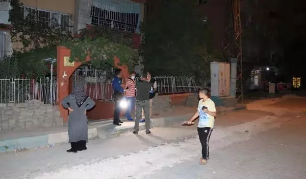 İstediği parayı vermeyen babasını, annesini ve ağabeyini tabancayla vurdu