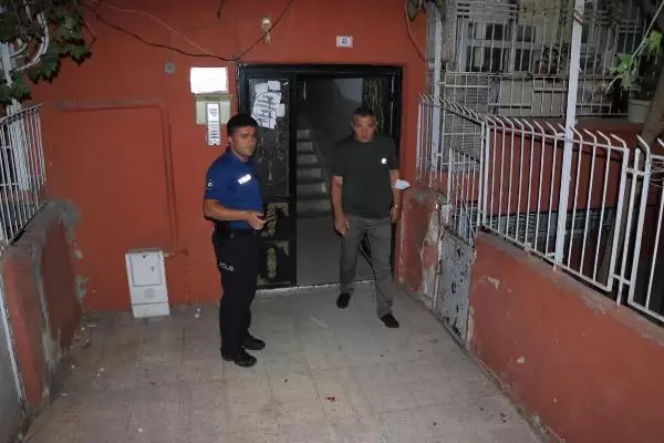 İstediği parayı vermeyen babasını, annesini ve ağabeyini tabancayla vurdu