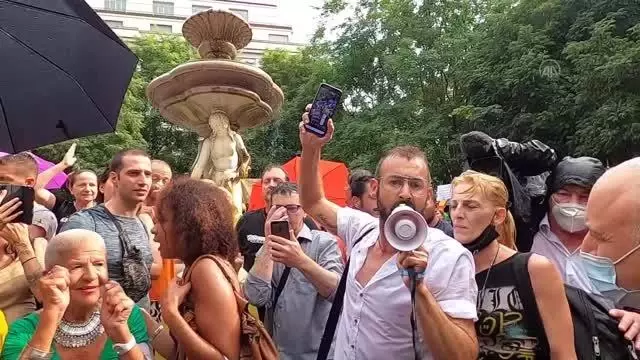 Yeşil Geçiş belgesi protesto edildi