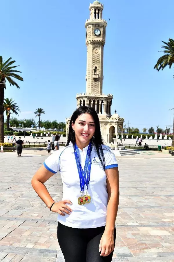 İzmir Yasemin Ecem'le gururlu