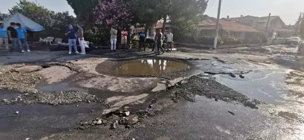 Kuşadası'nda büyük rezalet! Patlayan lağım denize girenlerin üzerine aktı