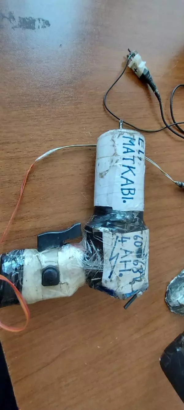OTİZMLİ MUCİT HURDACIDAN ALDIĞI MALZEMELERİ ELEKTRONİK ALETLERE DÖNÜŞTÜRÜYOR