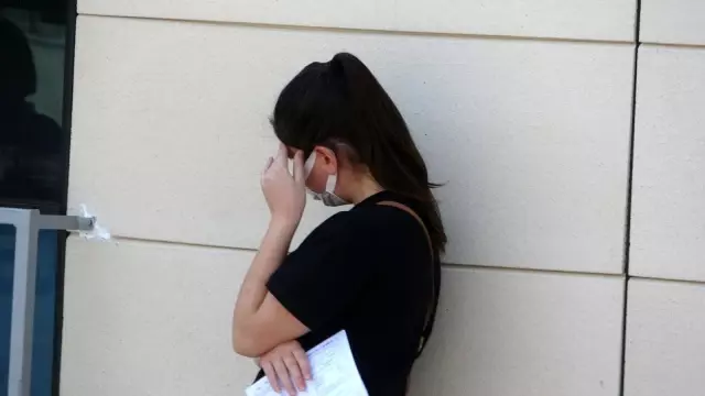 Böyle acıya yürek dayanmaz! Tek yumurta ikizinin öldüğünü öğrenen genç kız gözyaşlarına boğuldu
