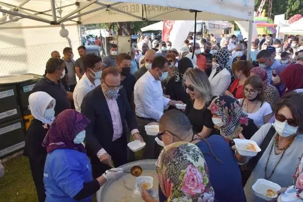 TEKİRDAĞ'DAKİ ŞENLİKTE 10 BİN KEŞKEK DAĞITILDI