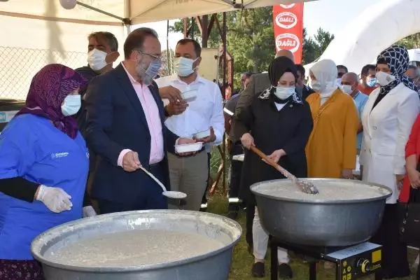 TEKİRDAĞ'DAKİ ŞENLİKTE 10 BİN KEŞKEK DAĞITILDI