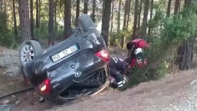 Uçuruma devrilen otomobilin sürücüsü yaralandı