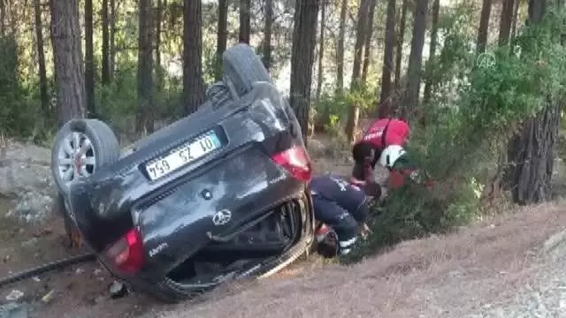 Uçuruma devrilen otomobilin sürücüsü yaralandı