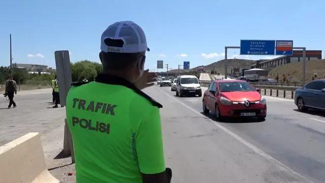 43 ilin geçiş güzergahında son gün trafik yoğunluğu: Kilit kavşakta yine aynı manzara