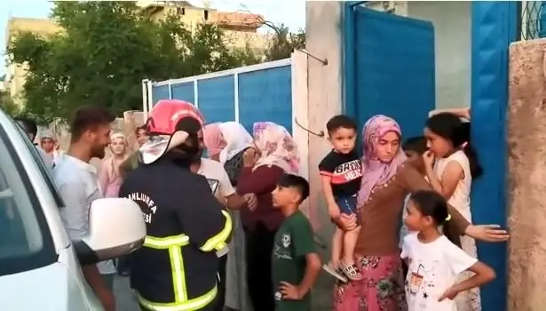 Araçta kilitli kalan çocuk cam sökülerek çıkartıldı