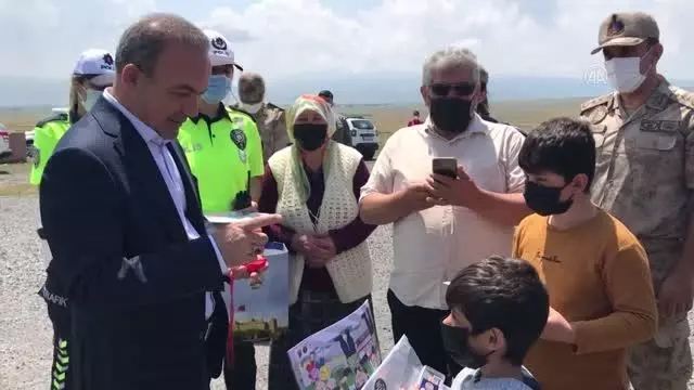 Ardahan Valisi Hüseyin Öner trafik denetimine katıldı