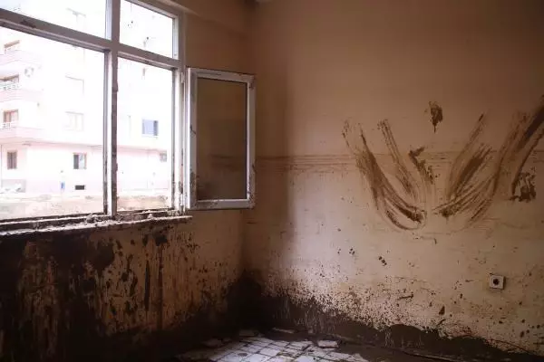 Arhavi'deki selden yeni görüntü! Mahsur kalan çiftin mucize kurtuluşu kamerada