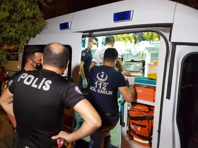 İki grup arasında 'ayağını üst üste atma' kavgası: 2 yaralı, 3 gözaltı