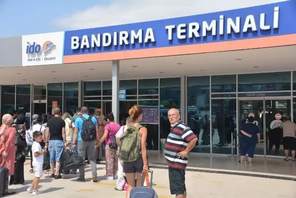 BANDIRMA İDO TERMİNALİNDE TATİL DÖNÜŞÜ YOĞUNLUĞU