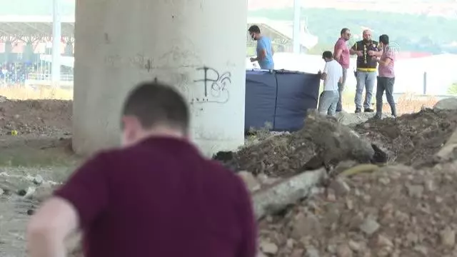 Başında darp izi olan bir kişi viyadük altında ölü bulundu