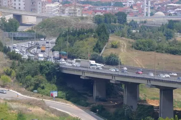 Son dakika haberleri! TÜNELDE KAZA OLDU, KİLOMETRELERCE KUYRUK OLUSTU