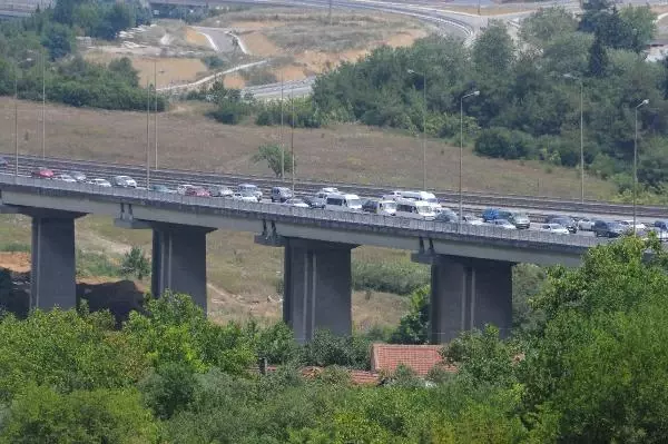 Son dakika haberleri! TÜNELDE KAZA OLDU, KİLOMETRELERCE KUYRUK OLUSTU