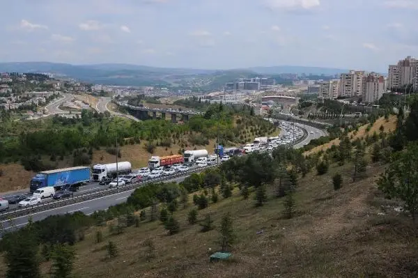 Son dakika haberleri! TÜNELDE KAZA OLDU, KİLOMETRELERCE KUYRUK OLUSTU