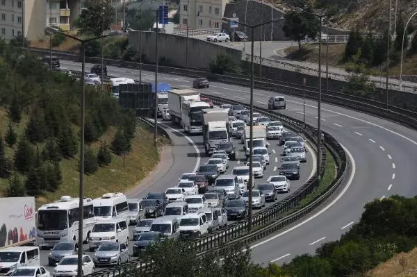 Son dakika haberleri! TÜNELDE KAZA OLDU, KİLOMETRELERCE KUYRUK OLUSTU