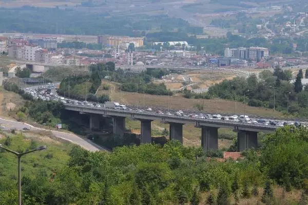 Son dakika haberleri! TÜNELDE KAZA OLDU, KİLOMETRELERCE KUYRUK OLUSTU