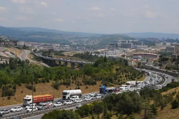 Son dakika haberleri! TÜNELDE KAZA OLDU, KİLOMETRELERCE KUYRUK OLUSTU
