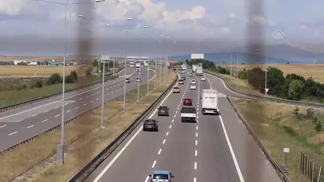 Karadeniz illerinden İstanbul'a dönüşte yoğunluk sürüyor
