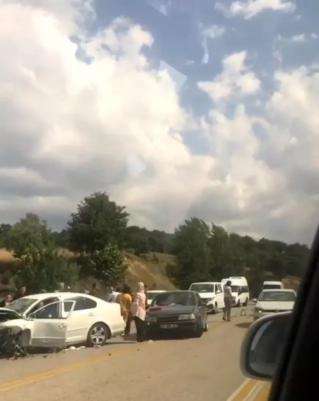 Bursa'da iki otomobil kafa kafaya çarpıştı: 1 ölü, 1 yaralı