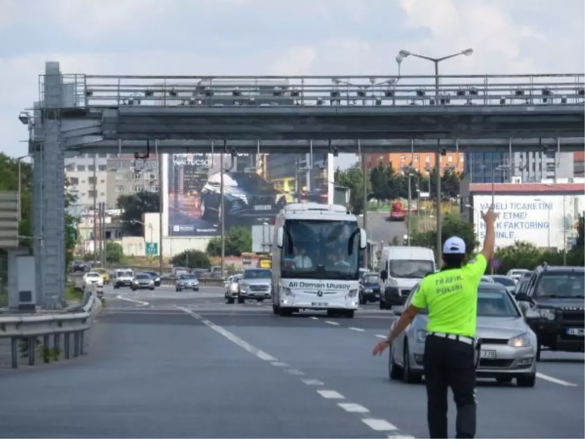 ÇAMLICA GİŞELERİ'NDE HELİKOPTER DESTEKLİ TRAFİK DENETİMİ