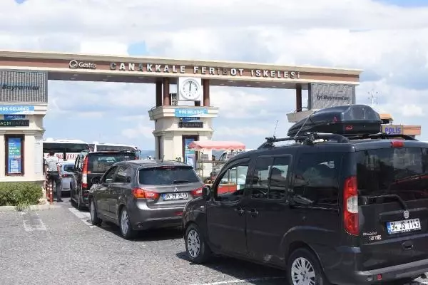 Çanakkale'de tatilin son günü dönüş yoğunluğu sürüyor