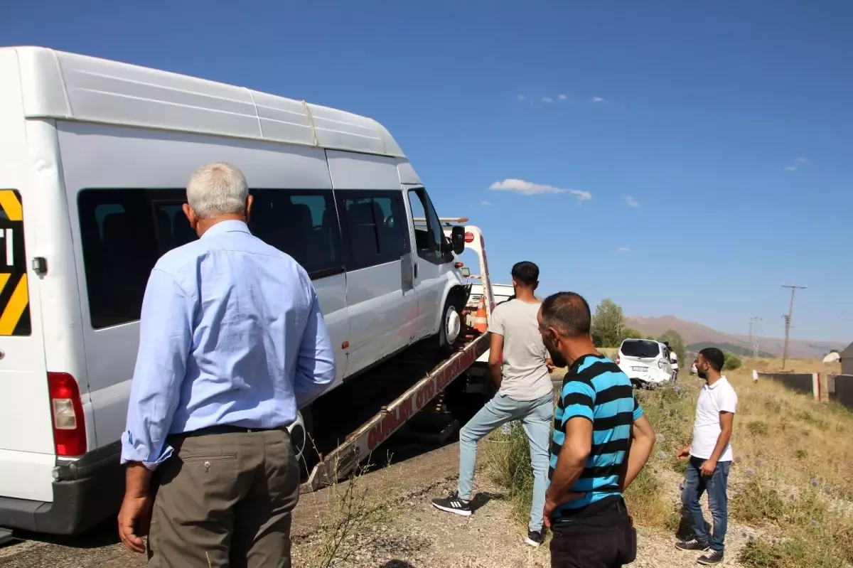 Düğün konvoyunda zincirleme kaza: 8 yaralı