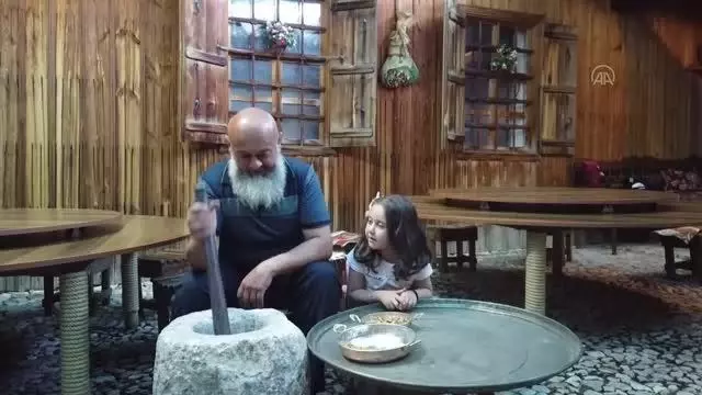 Dutla cevizin gizemli aşkı diye anılan asırlık lök tatlısına yoğun ilgi