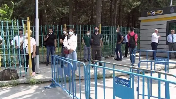 EYÜPSULTAN'DA OTOGAR ÇIKIŞI İKİ YOLCU OTOBÜSÜ KAZA YAPTI