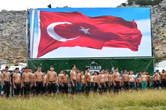 Feslikan'ın başpehlivanı Ali Gürbüz