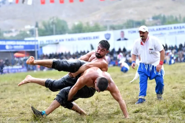 Feslikan'ın başpehlivanı Ali Gürbüz