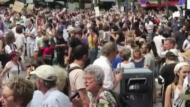 Son dakika haberi... Fransa'da aşı karşıtları ve polis arasında arbede