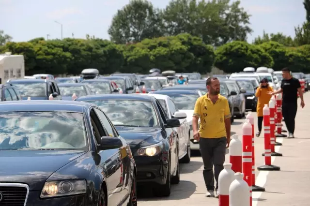 Gurbetçiler Türkiye'ye akın akın geliyor