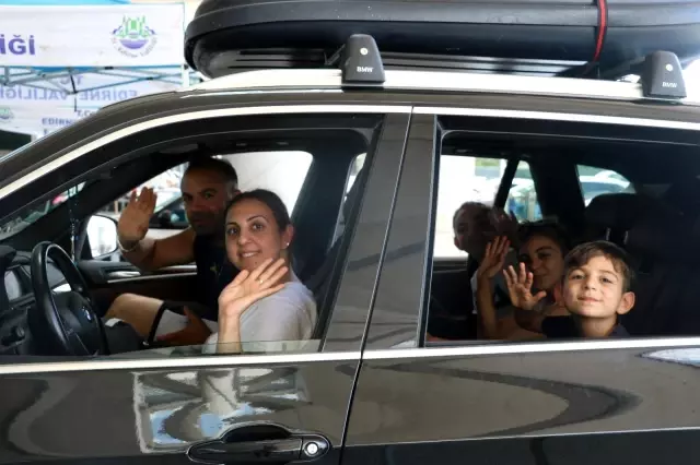 Gurbetçiler Türkiye'ye akın akın geliyor
