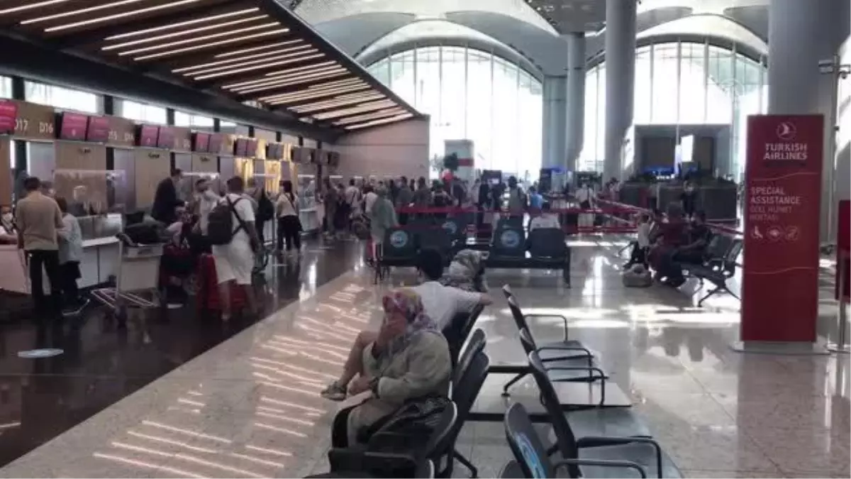 Havalimanlarında Kurban Bayramı tatili dönüşü yoğunluğu devam ediyor
