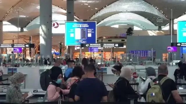 Havalimanlarında Kurban Bayramı tatili dönüşü yoğunluğu devam ediyor