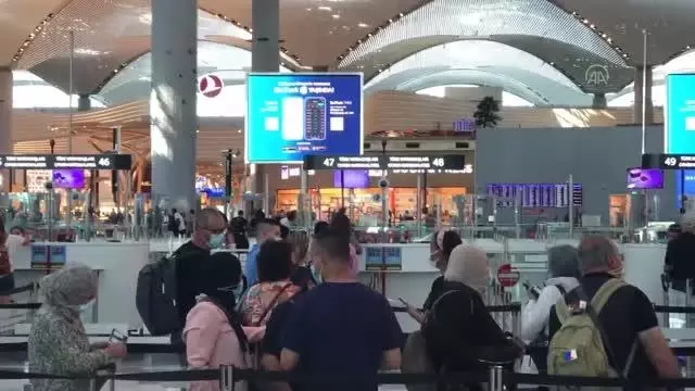 Havalimanlarında Kurban Bayramı tatili dönüşü yoğunluğu devam ediyor