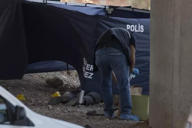 Başında darp izi olan bir kişi viyadük altında ölü bulundu