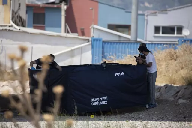 Başında darp izi olan bir kişi viyadük altında ölü bulundu