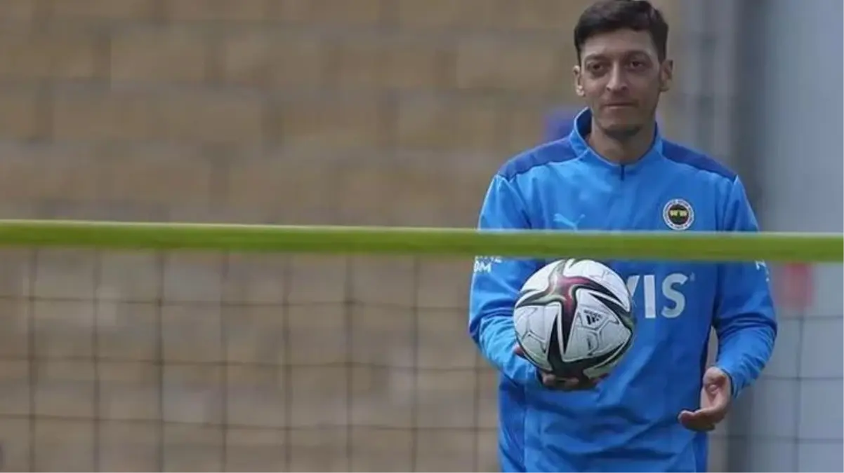 Mesut Özil rahatsızlandı! Yıldız futbolcu antrenmana çıkamadı