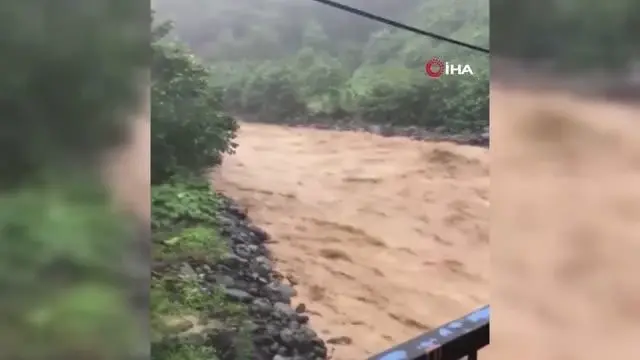 Meteorolojinin uyarısı ve AFAD'ın müdahalesiyle Rize ve Artvin'de olası can kayıplarının önüne geçildi