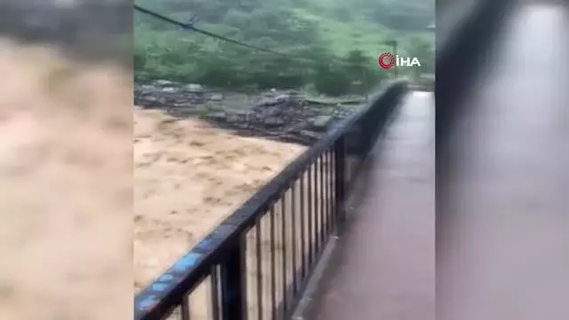 Meteorolojinin uyarısı ve AFAD'ın müdahalesiyle Rize ve Artvin'de olası can kayıplarının önüne geçildi