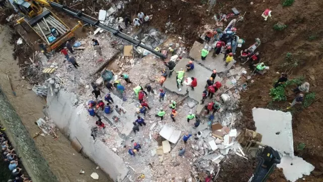 Meteorolojinin uyarısı ve AFAD'ın müdahalesiyle Rize ve Artvin'de olası can kayıplarının önüne geçildi