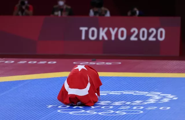 Milli tekvandocu Hatice Kübra İlgün, Tokyo 2020'de bronz madalya kazandı