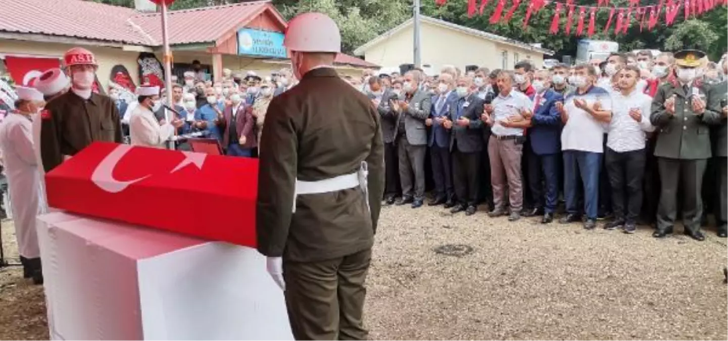Şehit Astsubay Çavuş Fatih Güney'in cenazesi toprağa verildi (2)