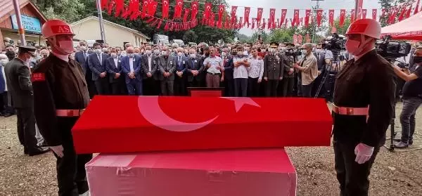 Şehit Astsubay Çavuş Fatih Güney'in cenazesi toprağa verildi (2)