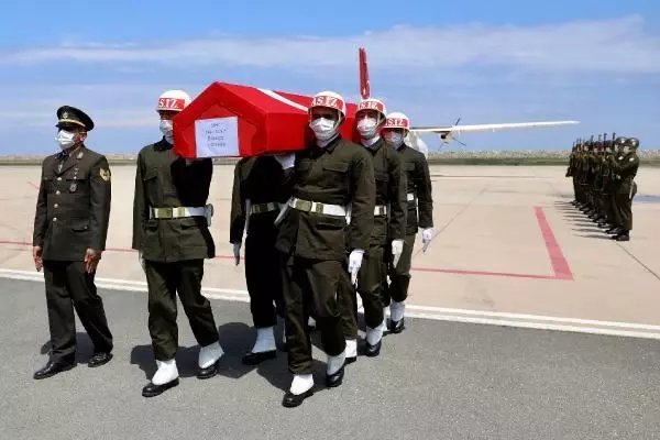 Son Dakika | Şehit İstihkam Astsubay Çavuş Fatih Güney son yolculuğuna uğurlandı (2)