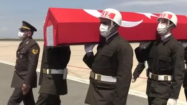 Son Dakika | Şehit İstihkam Astsubay Çavuş Fatih Güney son yolculuğuna uğurlandı (2)